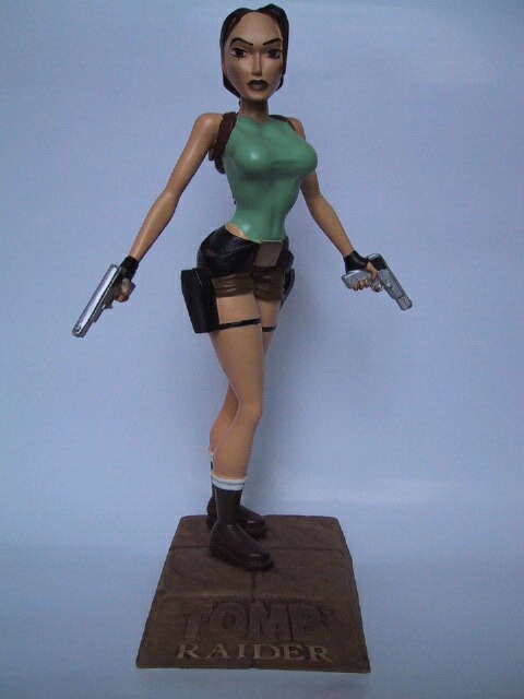 Lara croft best sale tomb raider statue